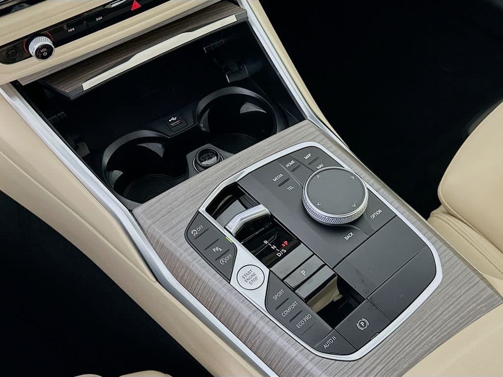 2025 BMW 3 Series - Image 17