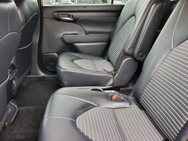 2025 Toyota Highlander - Image 26