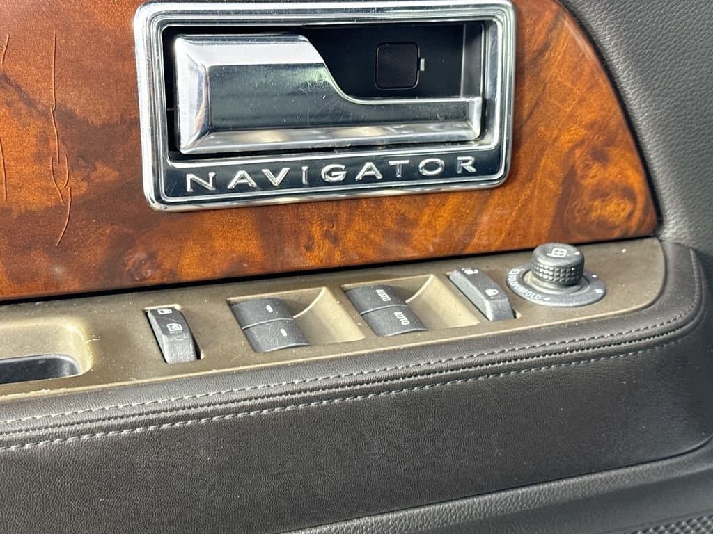 2013 LINCOLN Navigator - Image 22