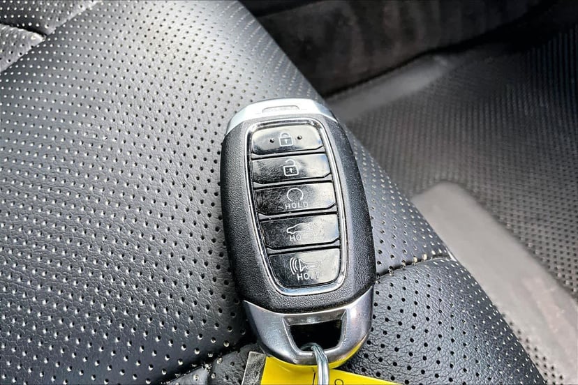 2022 Hyundai Elantra - Image 15