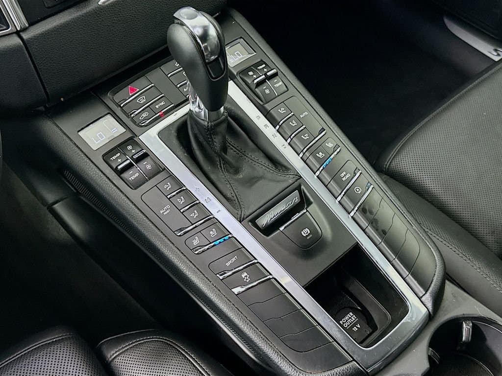 2015 Porsche Macan - Image 17
