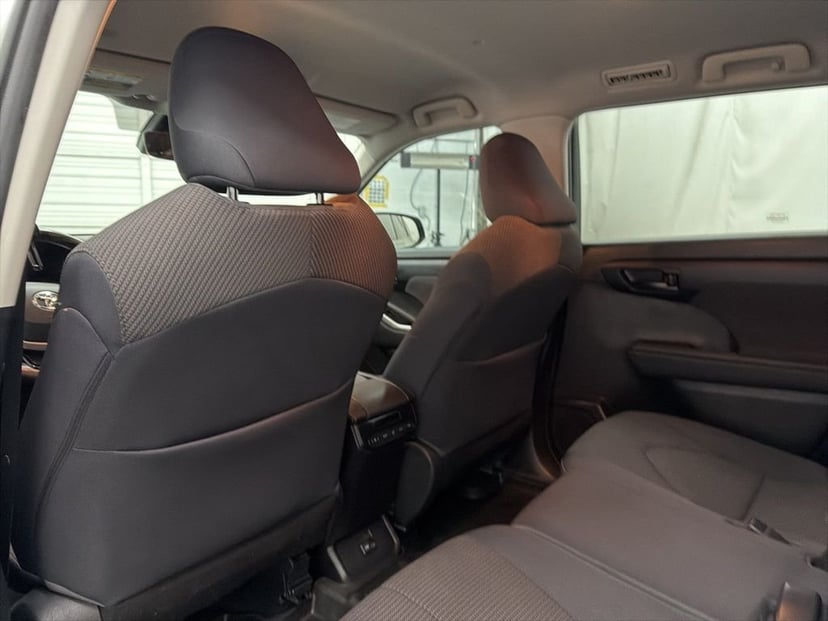2022 Toyota Highlander - Image 19