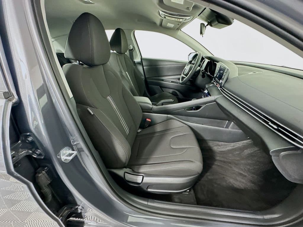 2023 Hyundai Elantra - Image 26