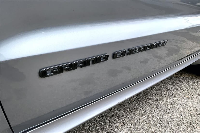 2018 Jeep Grand Cherokee - Image 10