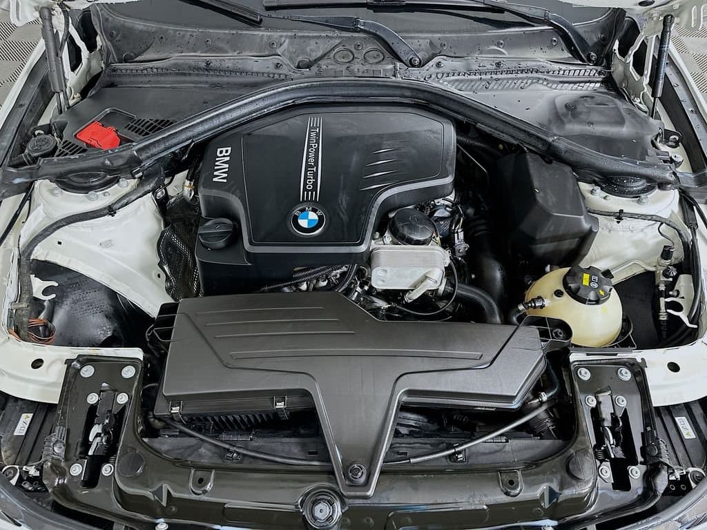 2015 BMW 3 Series - Image 31