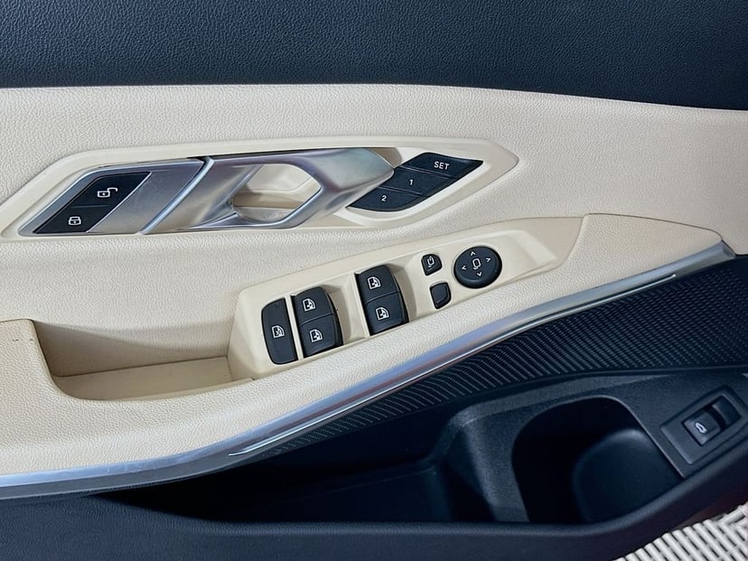 2021 BMW 3 Series - Image 18