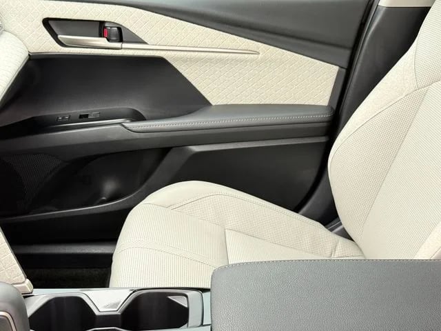 2025 Toyota Camry - Image 13
