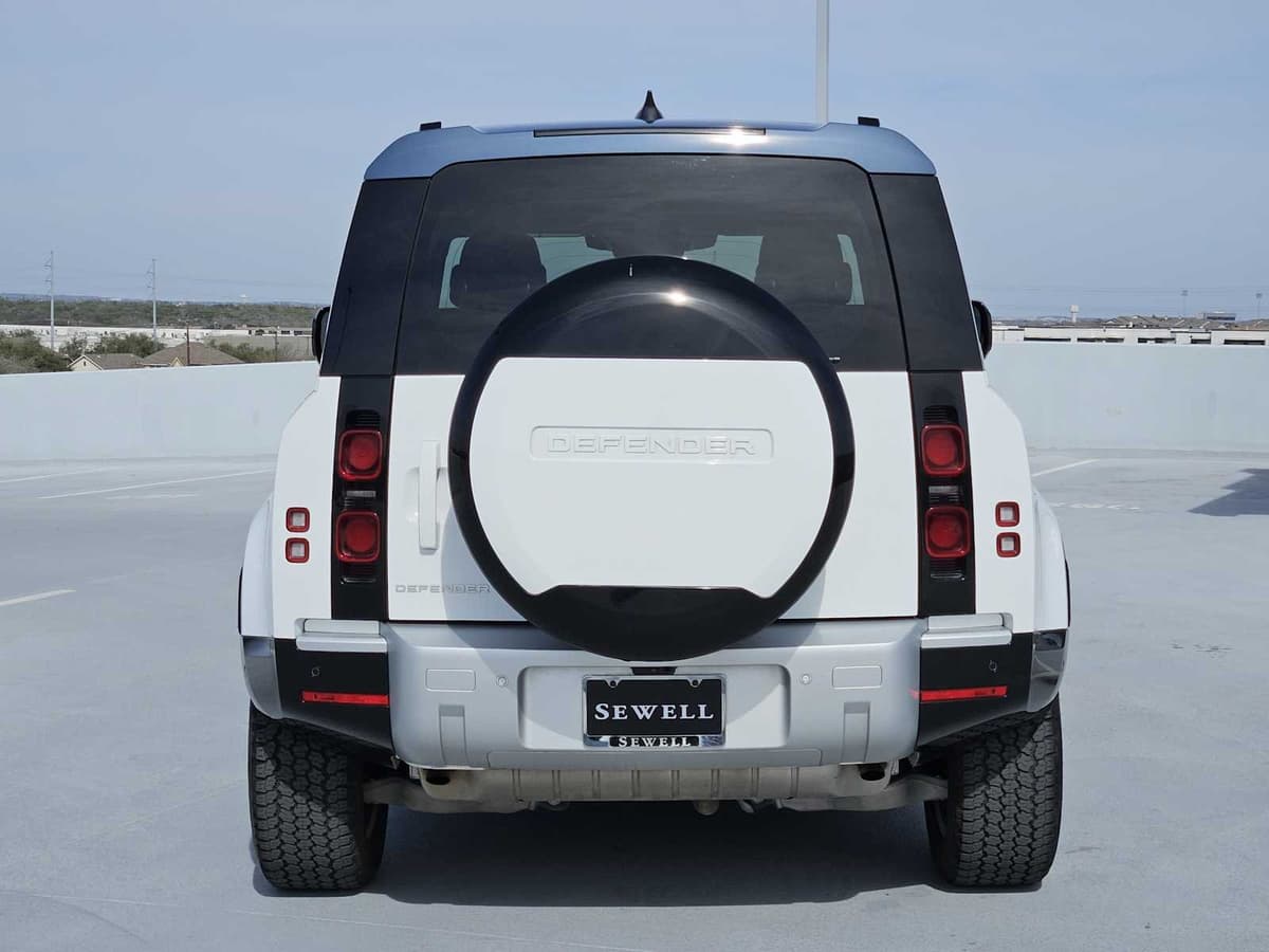 2025 Land Rover Defender - Image 6