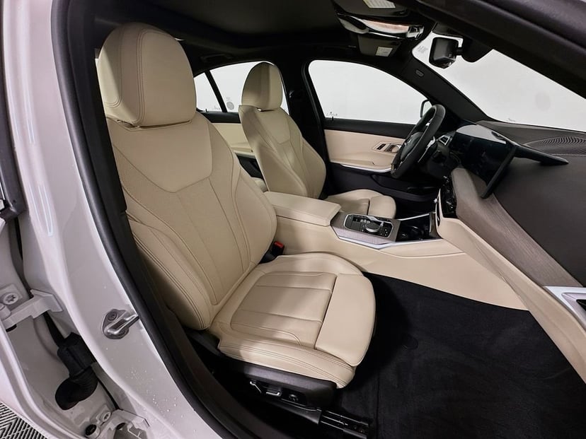 2025 BMW 3 Series - Image 28