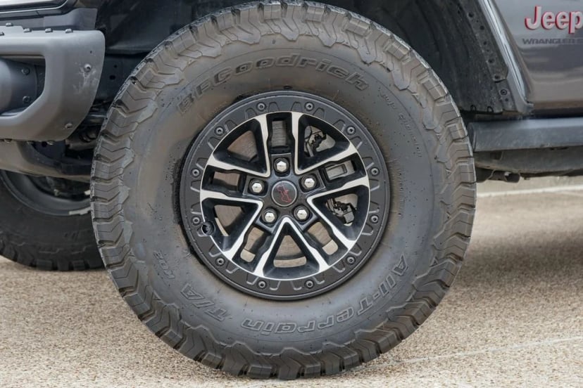 2025 Jeep Wrangler - Image 2