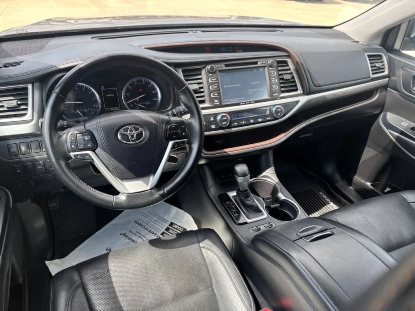 2017 Toyota Highlander - Image 28