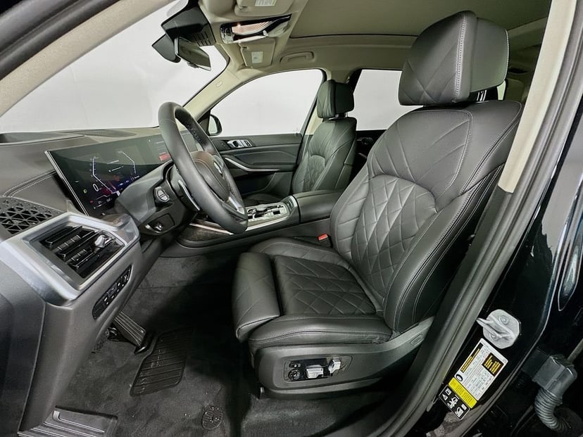 2023 BMW X7 - Image 21