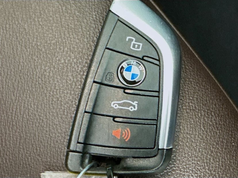 2022 BMW 3 Series - Image 40