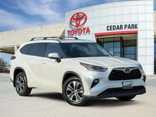 2021 Toyota Highlander - Image 1