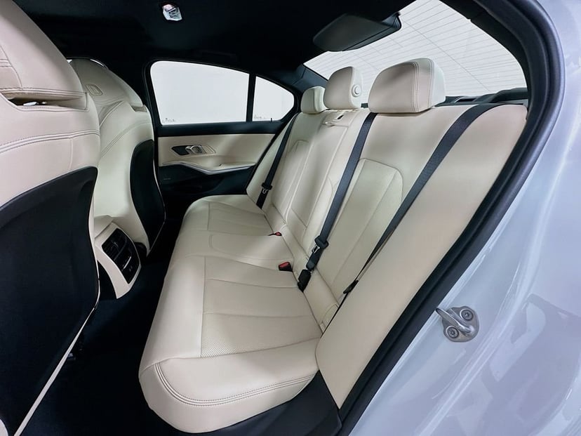 2026 BMW 3 Series - Image 17