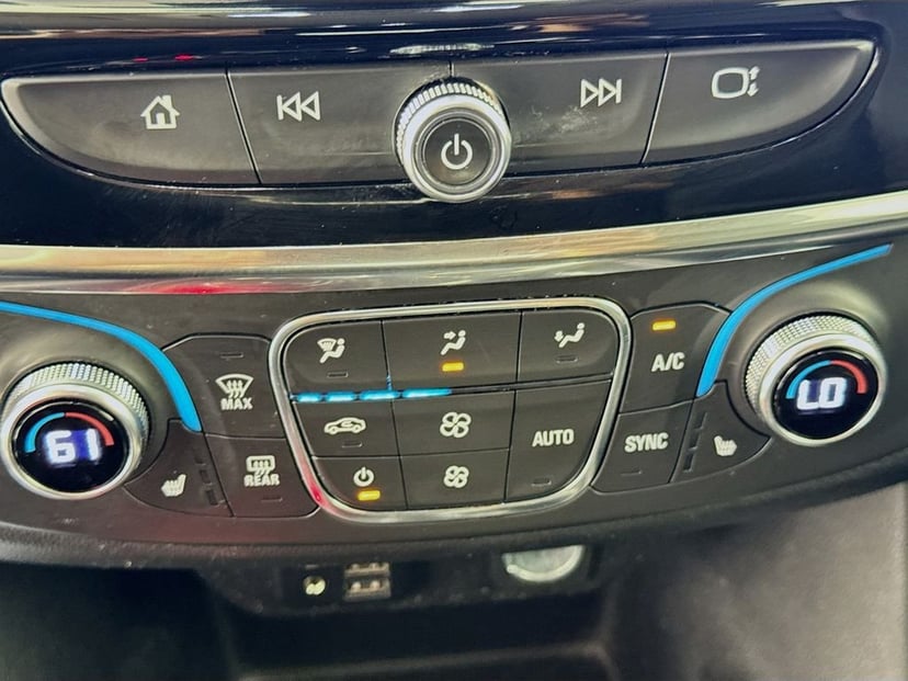 2020 Chevrolet Traverse - Image 19