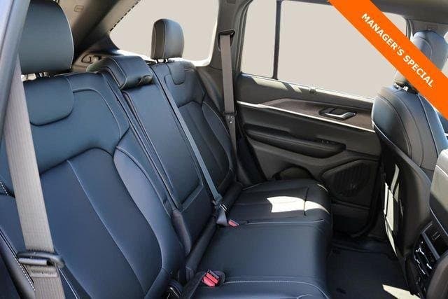 2025 Jeep Grand Cherokee - Image 18