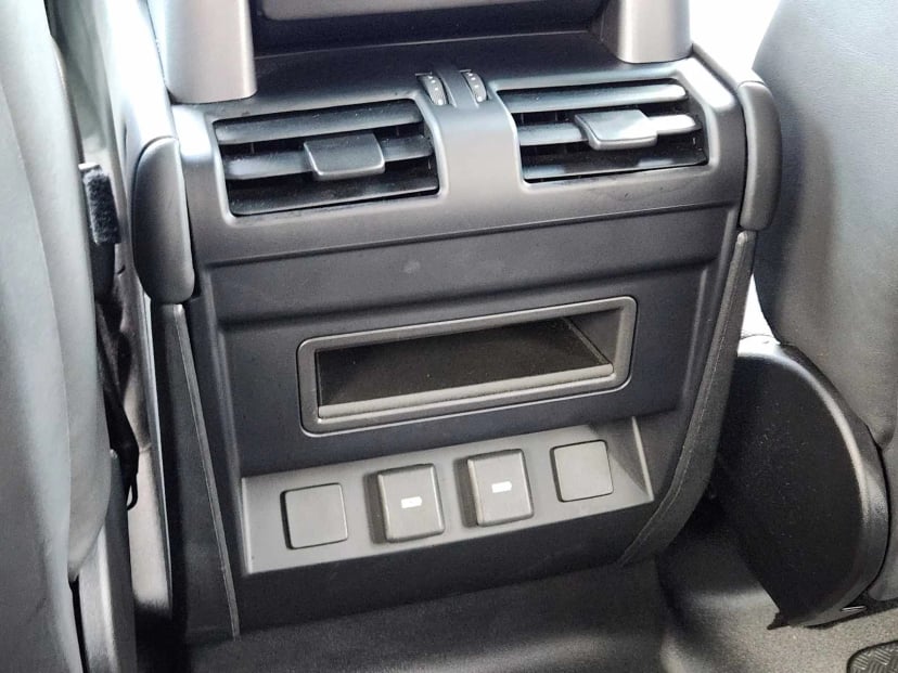 2024 Land Rover Defender - Image 31