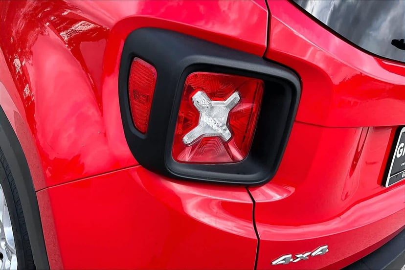 2016 Jeep Renegade - Image 29