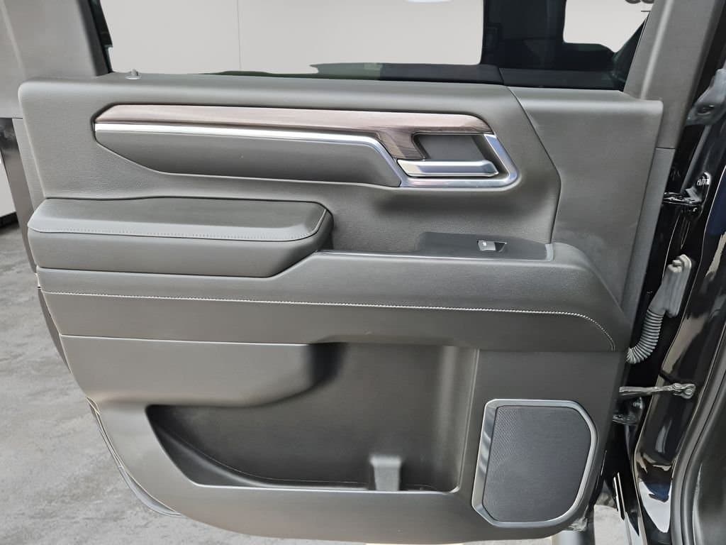 2024 Chevrolet Silverado 2500HD - Image 17