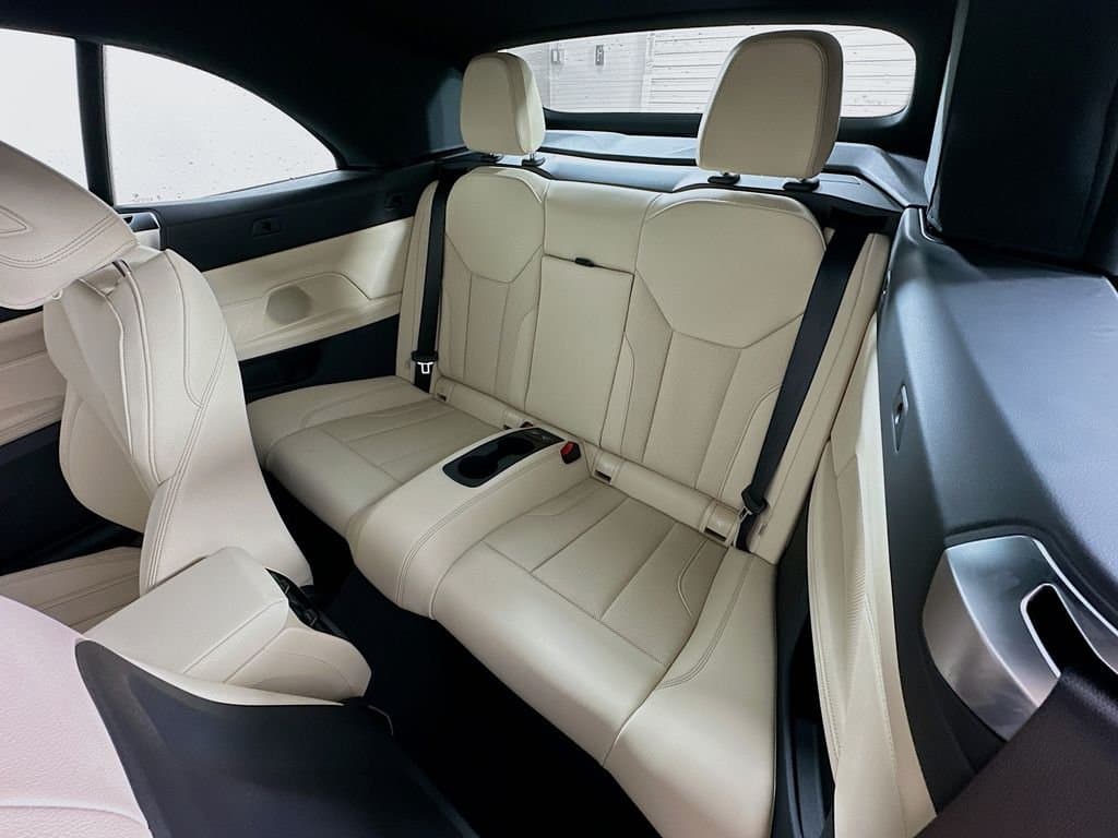 2025 BMW 4 Series - Image 17