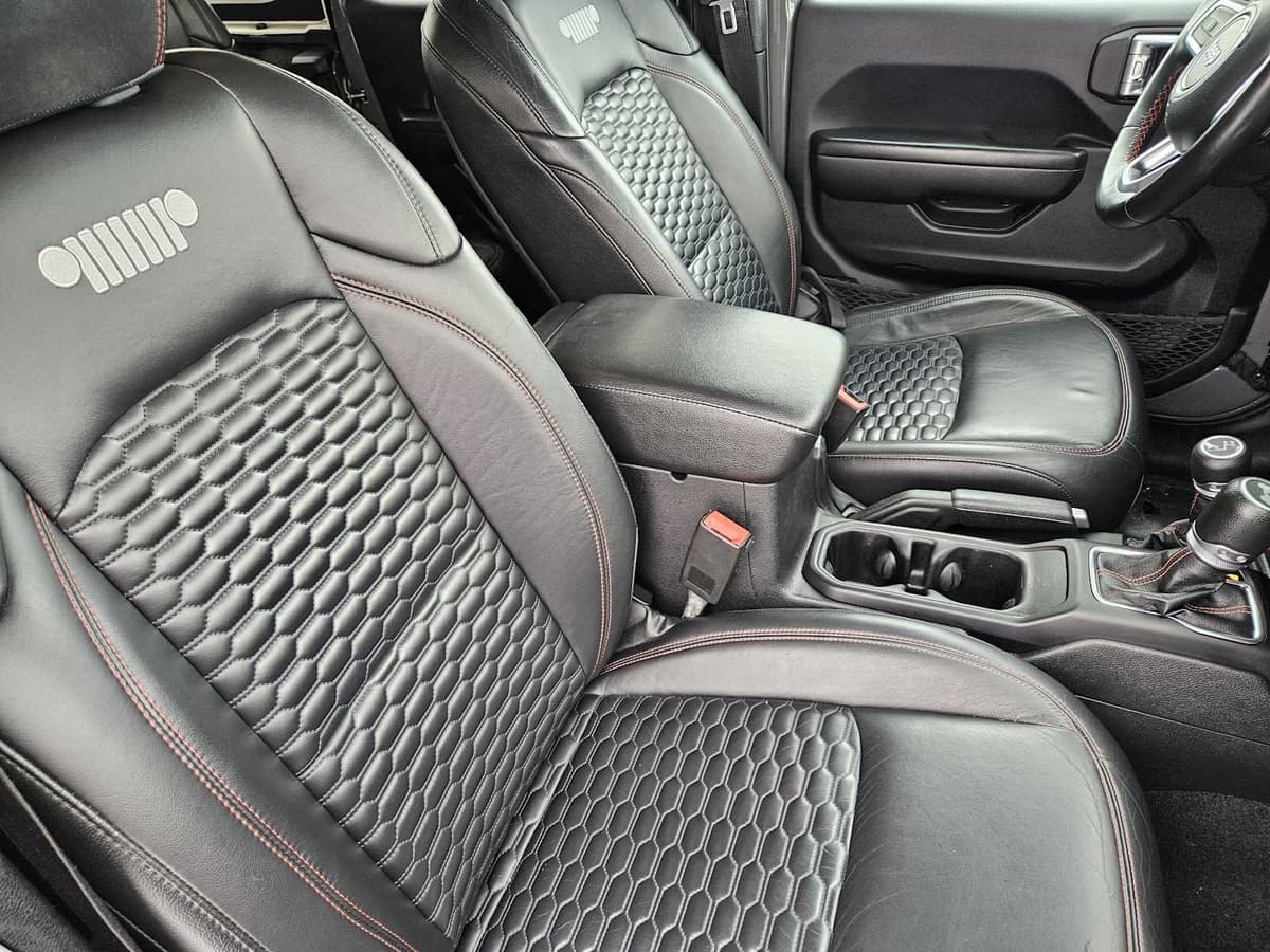 2021 Jeep Wrangler - Image 12