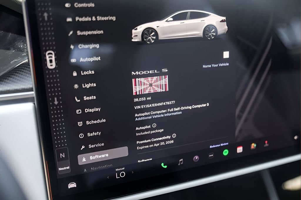 2022 Tesla Model S - Image 14