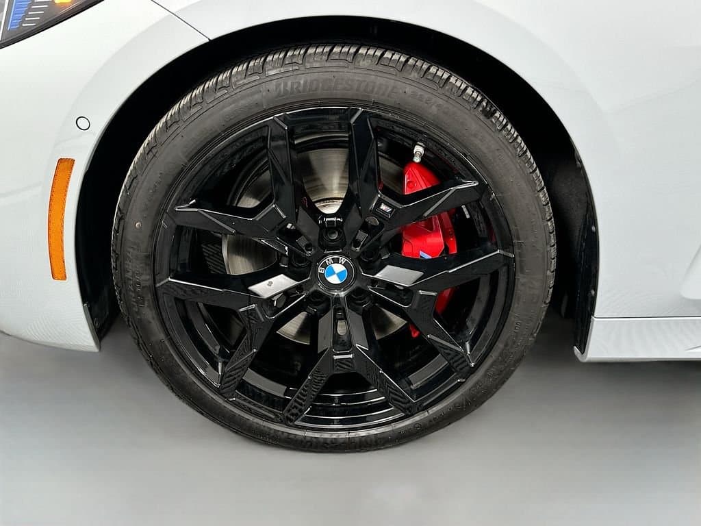 2025 BMW 4 Series - Image 32