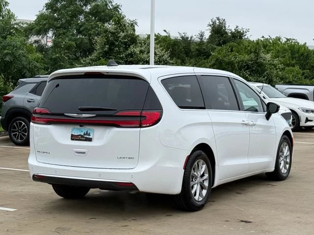 2026 Chrysler Pacifica - Image 4