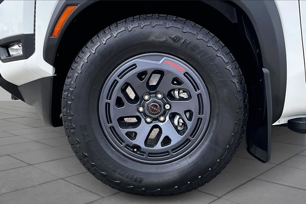 2025 Nissan Frontier - Image 11