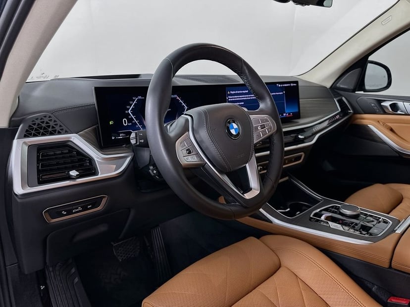 2024 BMW X7 - Image 9