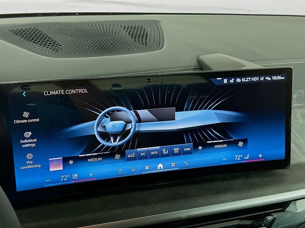 2025 BMW X7 - Image 14