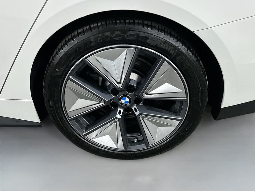 2026 BMW i4 - Image 23