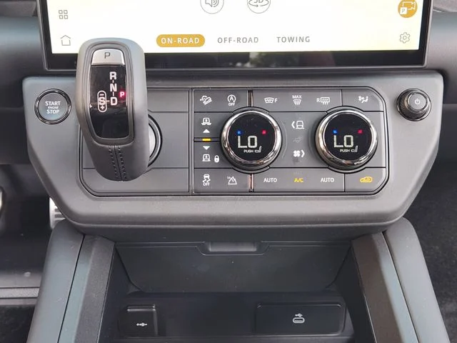 2026 Land Rover Defender 110 - Image 18