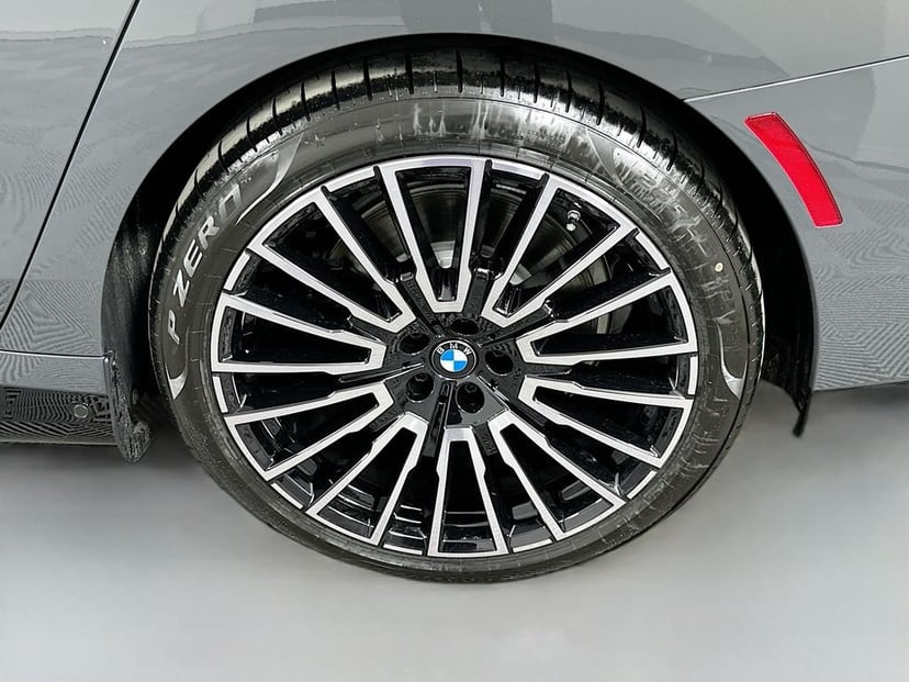 2026 BMW i7 - Image 23