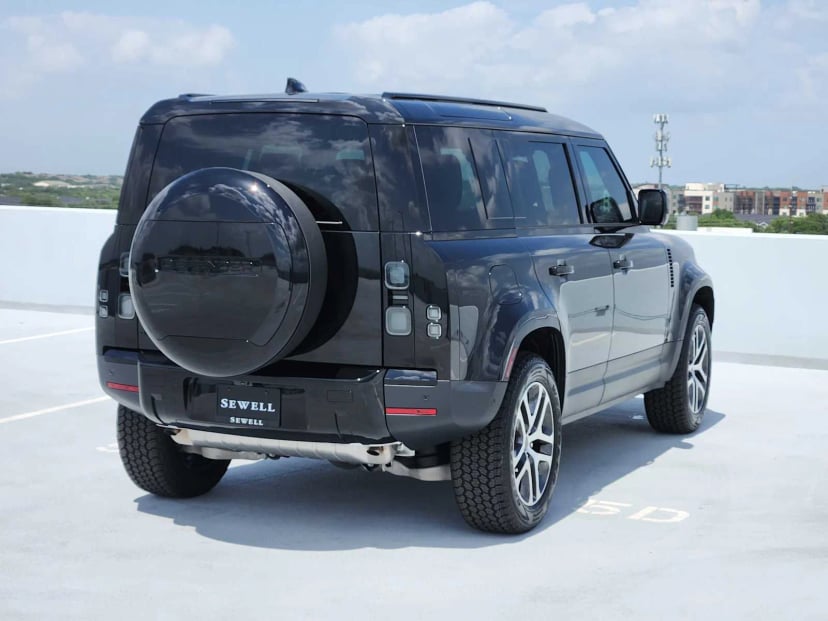 2026 LAND ROVER Defender 110 - Image 7