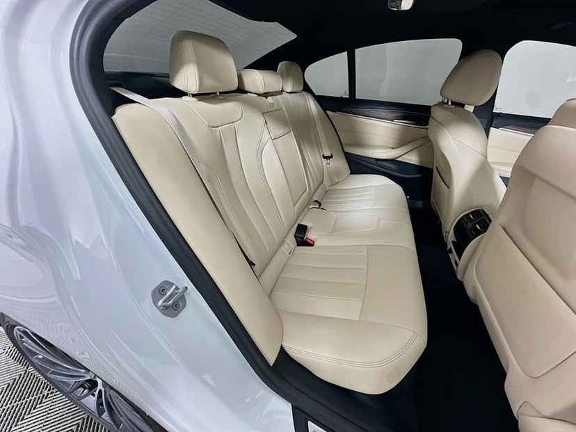 2023 BMW 5 Series - Image 28