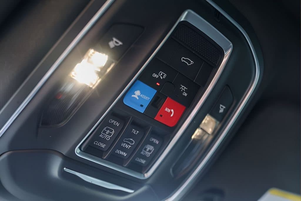 2023 Jeep Wagoneer - Image 21