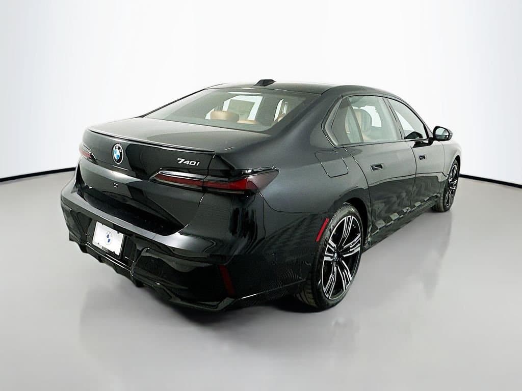 2025 BMW 7 Series - Image 5