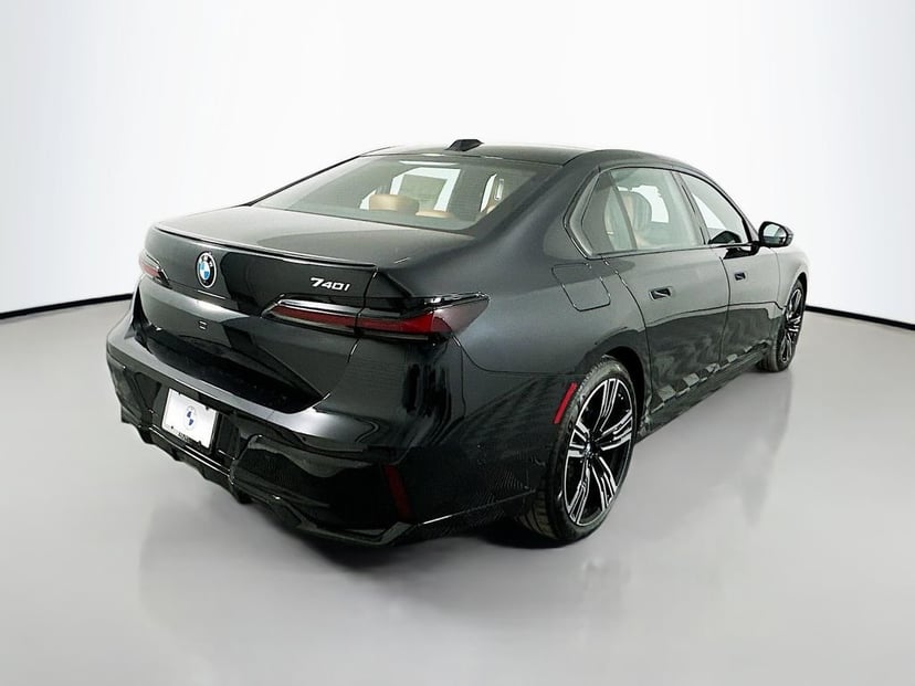 2025 BMW 7 Series - Image 5