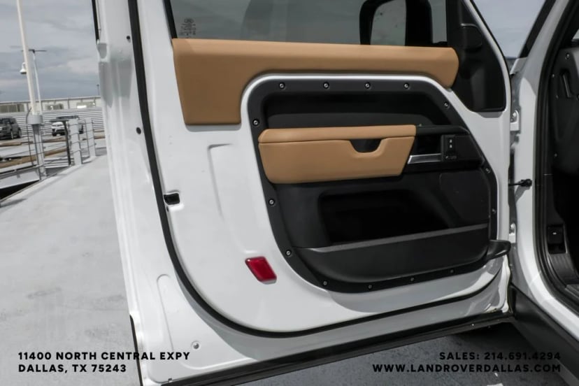 2026 Land Rover Defender 90 - Image 30