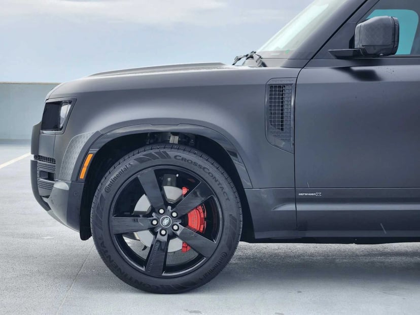 2024 Land Rover Defender - Image 9