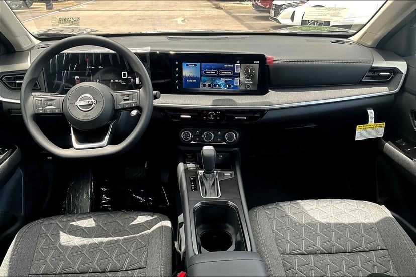 2025 Nissan Kicks - Image 5