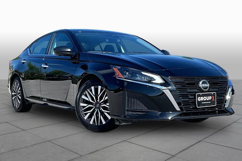 2025 Nissan Altima - Image 3
