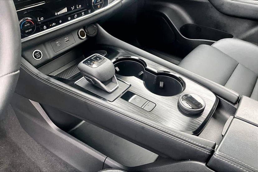 2023 Nissan Rogue - Image 17