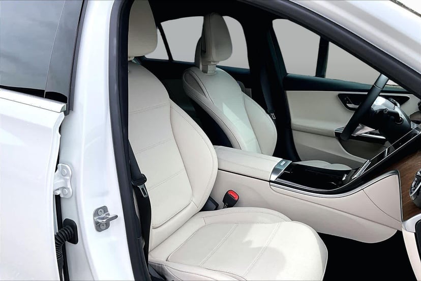 2026 Mercedes-Benz C 300 - Image 9