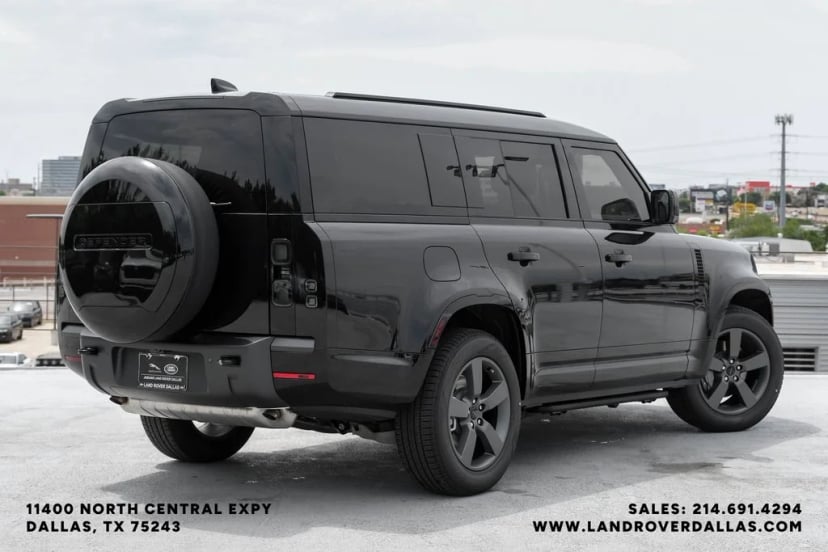 2026 Land Rover Defender 130 - Image 8