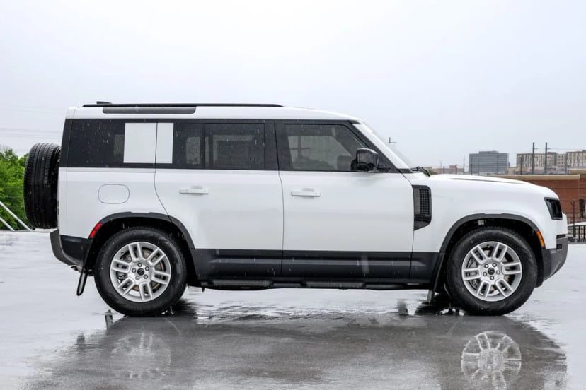 2026 Land Rover Defender 110 - Image 6