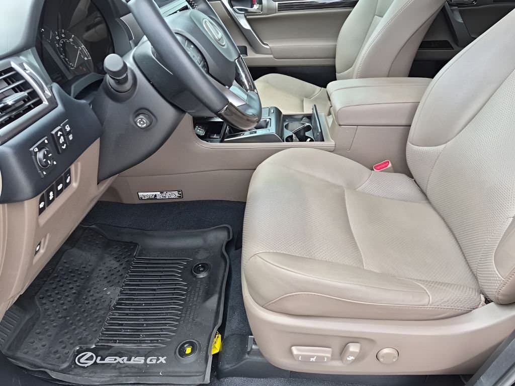 2022 Lexus GX - Image 31