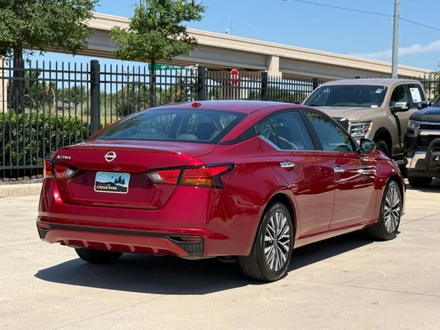 2025 Nissan Altima - Image 5
